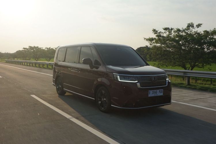 Honda Step WGN e:HEV Teknologi Futuristik yang Ramah